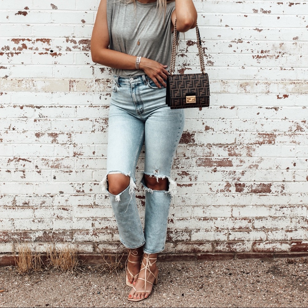 A&F 90s Ultra High Rise Straight Jeans